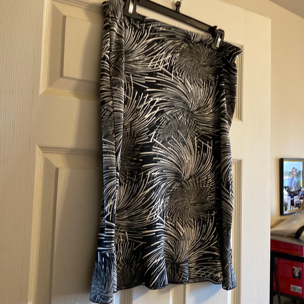 BCBG black and white skirt